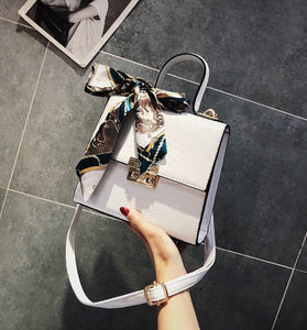 Vintage pretty leather handbag