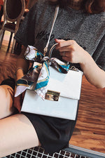 Vintage pretty leather handbag