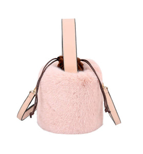 Pretty winter basket bag with fur