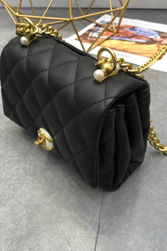 Quilted chain crossbody handbag