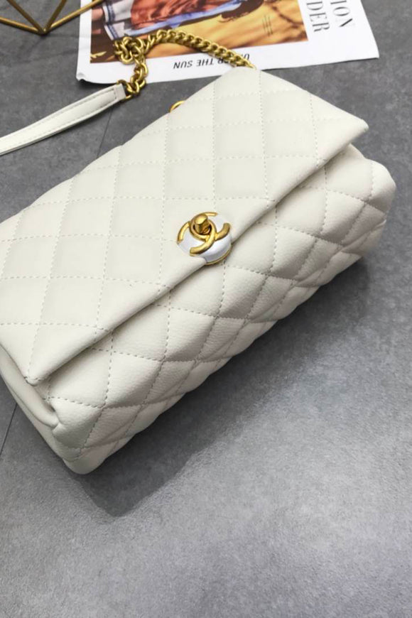 Quilted chain crossbody handbag